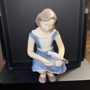 Bing & Grøndahl porcelain figure. Girl with Dove.